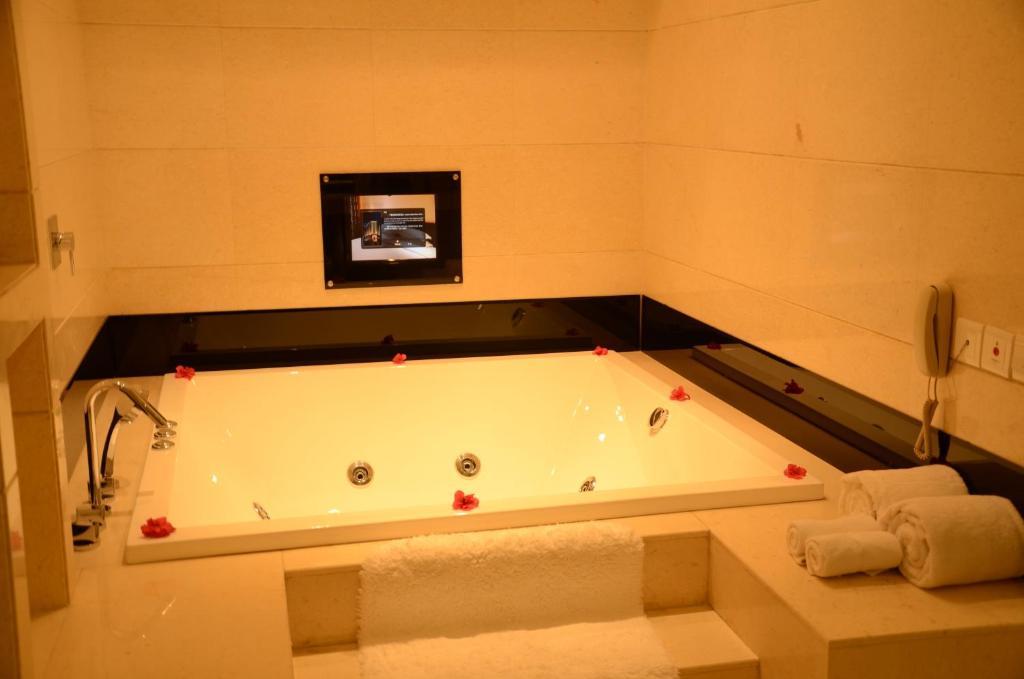 House International Hotel เฉิงตู ภายนอก รูปภาพ